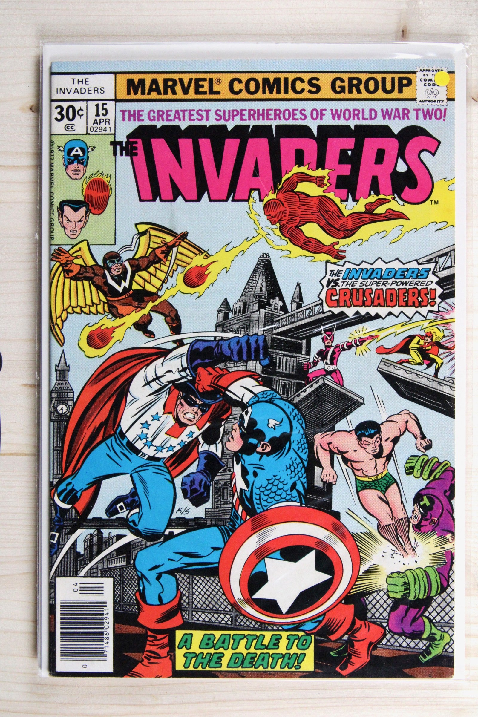 The Invaders #15 – Marvel (1977) 9.2 NM- Jack Kirby art | Joe Sinnott cover | Newsstand Edition