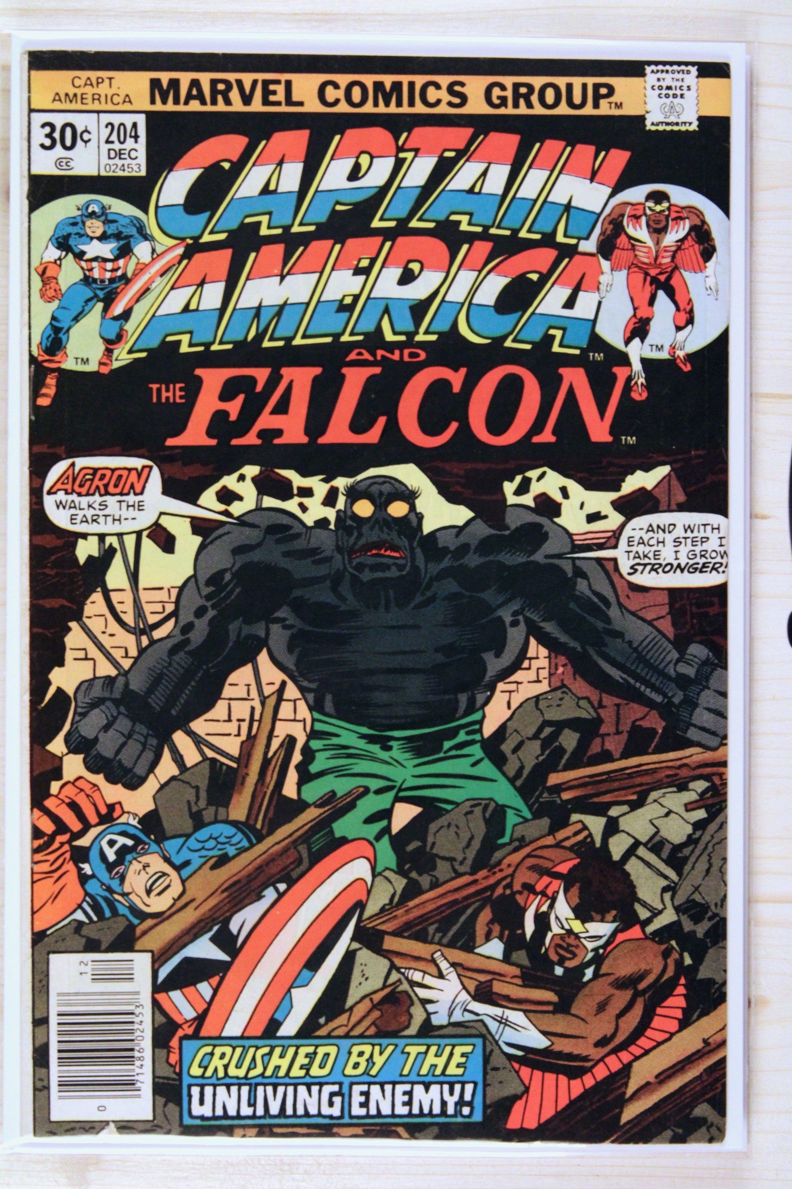 Captain America #204 – Marvel (1976) 7.0 FN/VF Jack Kirby story | Newsstand Edition