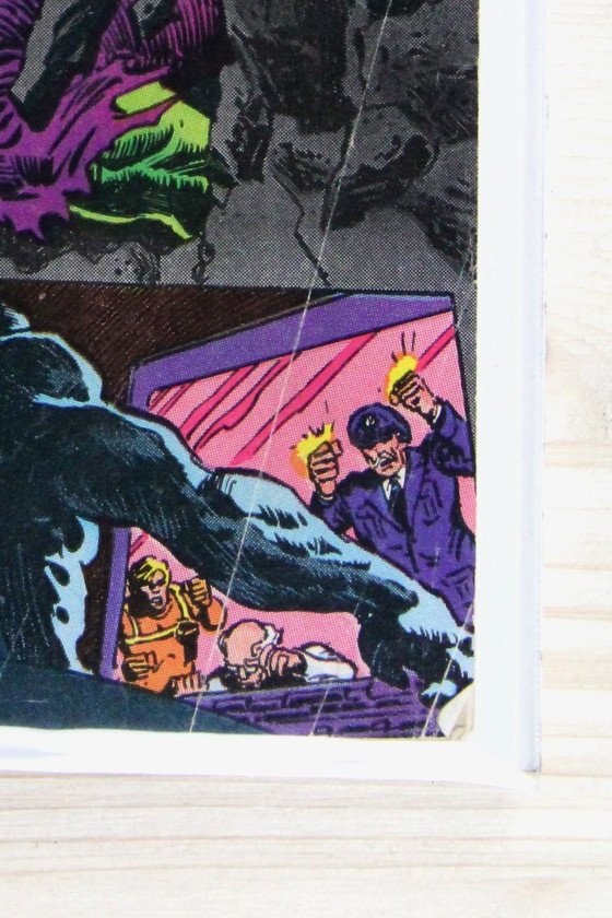 The Incredible Hulk #215 – Marvel (1977) 7.0 FN/VF Newsstand Edition