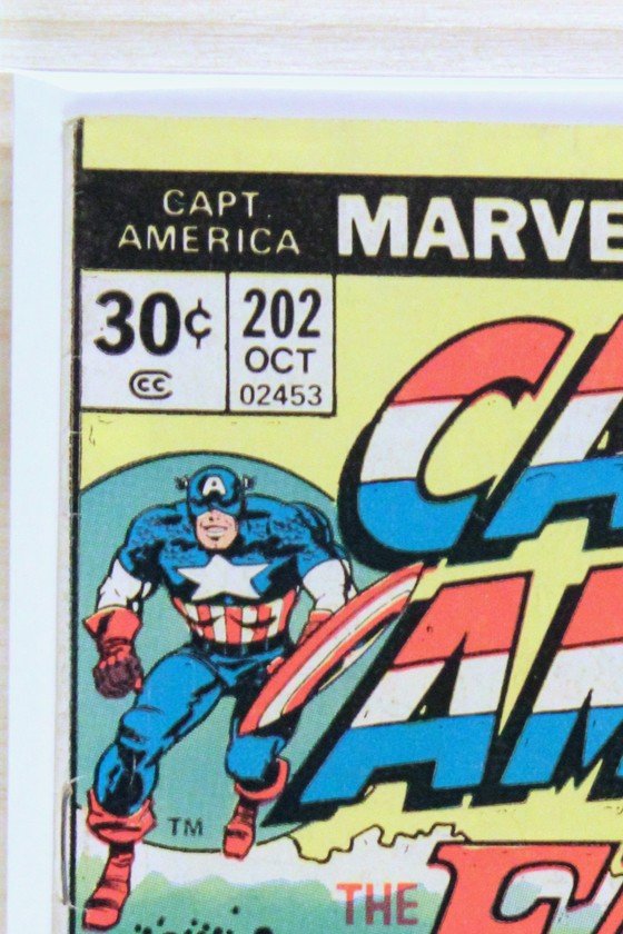 Captain America #202 – Marvel (1976) 6.0 FN Jack Kirby story | Newsstand Edition