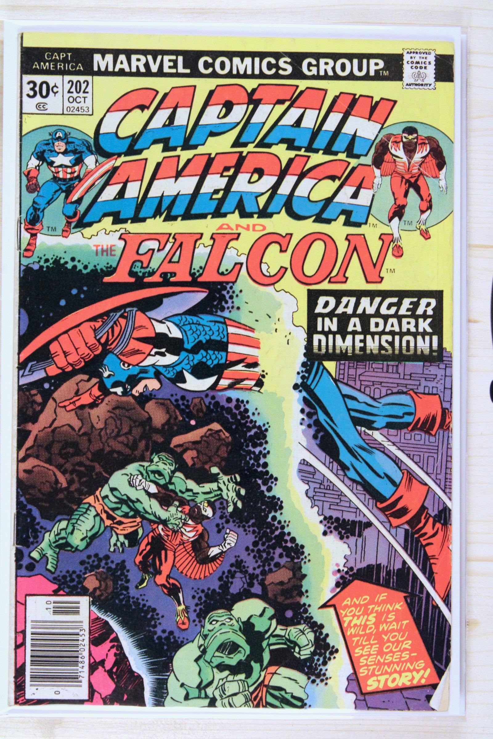 Captain America #202 – Marvel (1976) 6.0 FN Jack Kirby story | Newsstand Edition