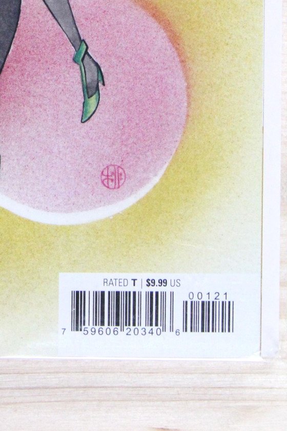 Giant-Size Gwen Stacy #1 – Marvel (2022) 9.6 NM+ Peach Momoko Variant
