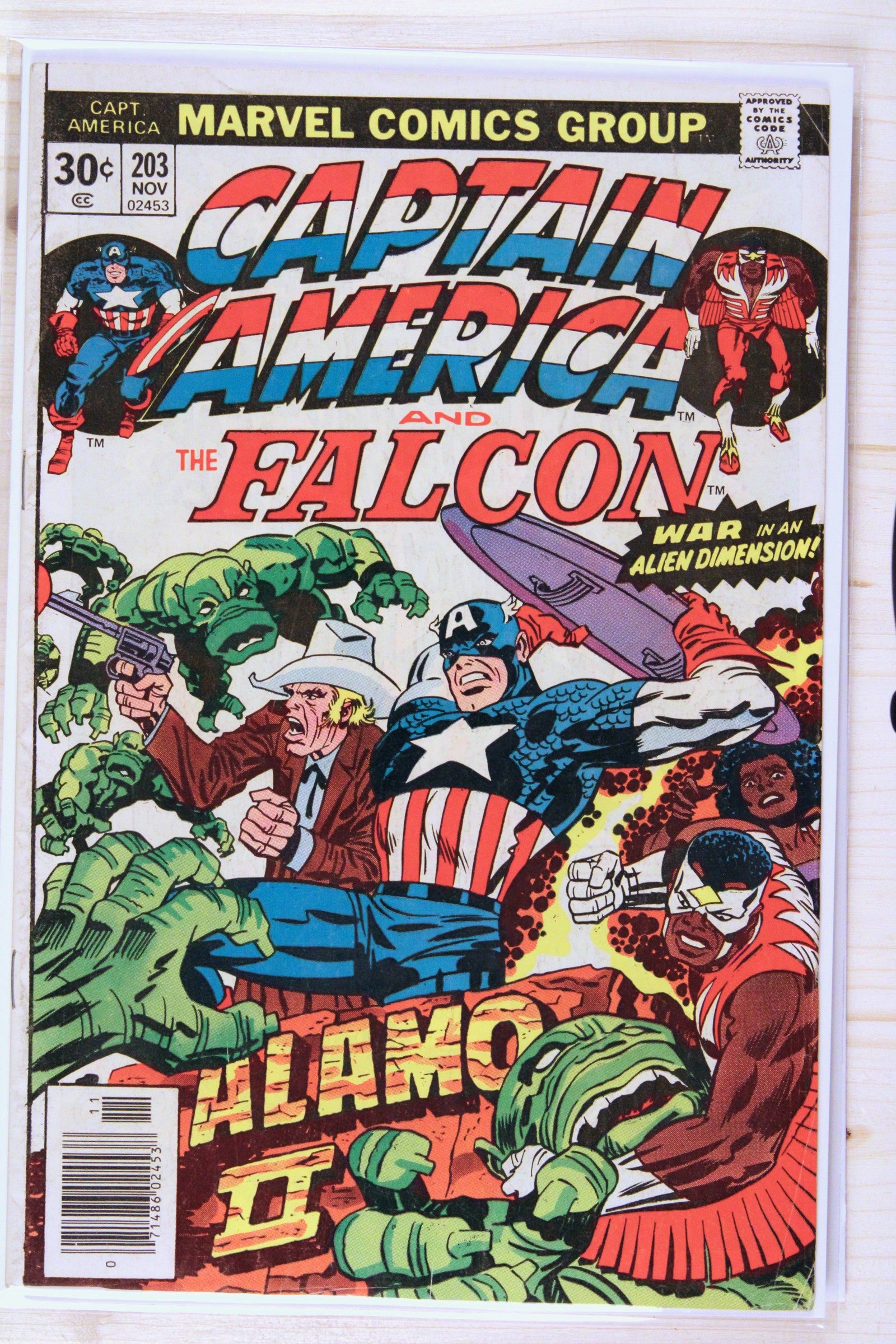 Captain America #203 – Marvel (1976) 7.0 FN/VF Jack Kirby story | Newsstand Edition