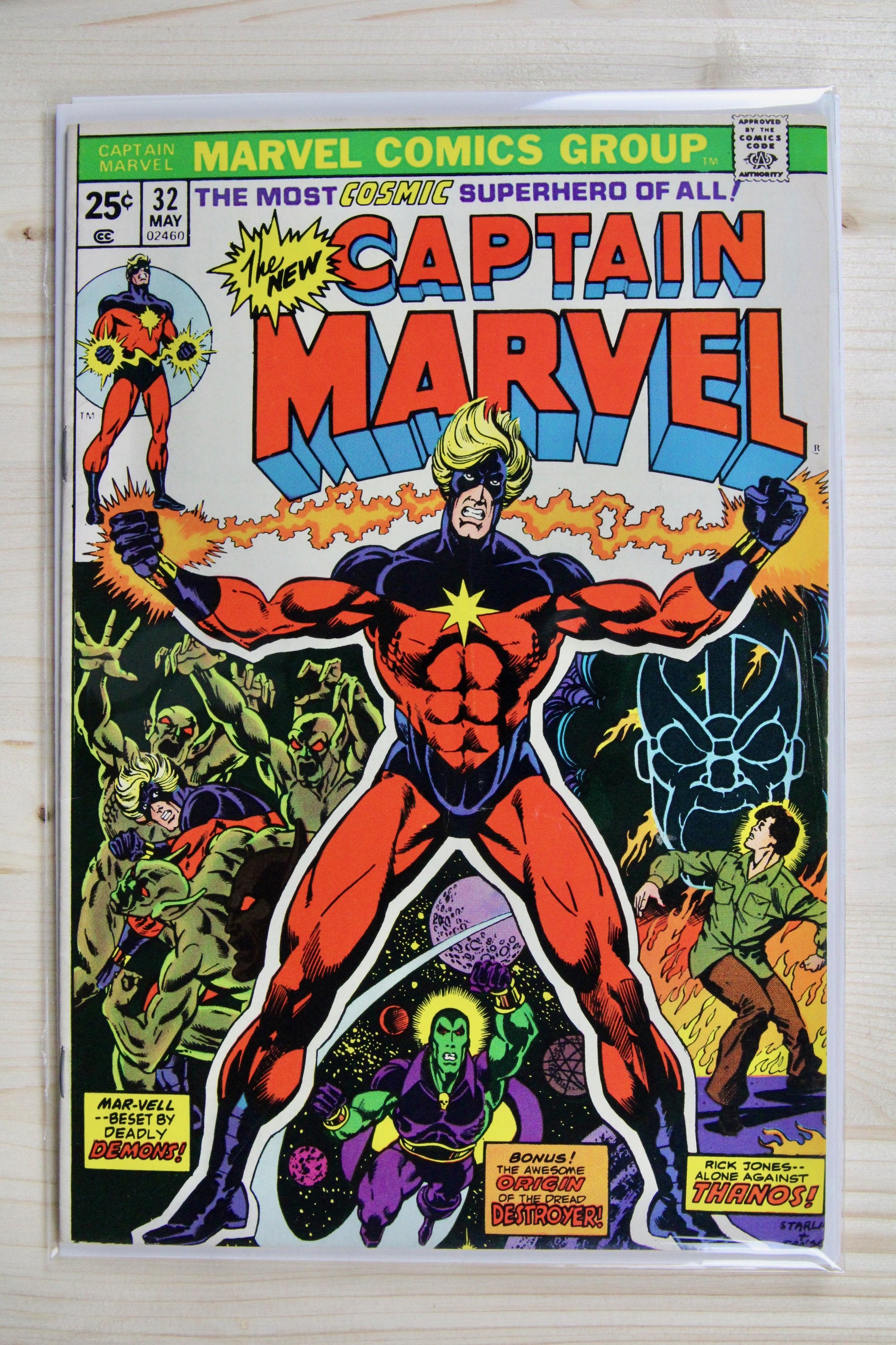 Captain Marvel #32 – Marvel (1974) 9.0 VF/NM Thanos War | Klaus Janson cover