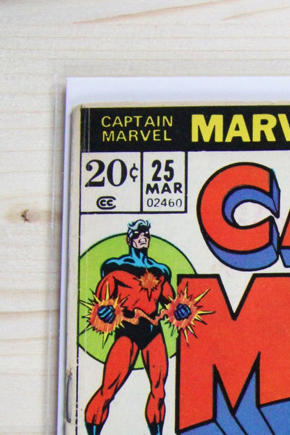 Captain Marvel #25 – Marvel (1973) 5.0 VG/FN Thanos War | Joe Sinnott cover