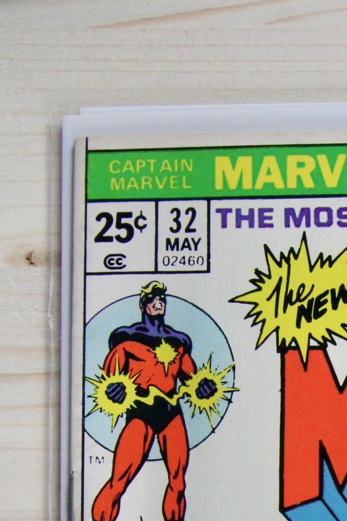 Captain Marvel #32 – Marvel (1974) 9.0 VF/NM Thanos War | Klaus Janson cover