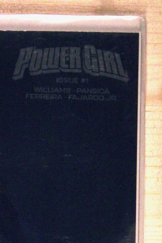 Power Girl #1 – DC (2023) 9.6 NM+ Louw Foil