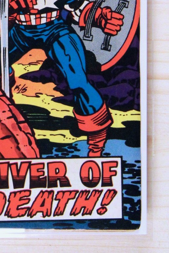 Captain America #208 – Marvel (1977) 7.5 VF- Jack Kirby story | Joe Sinnott cover